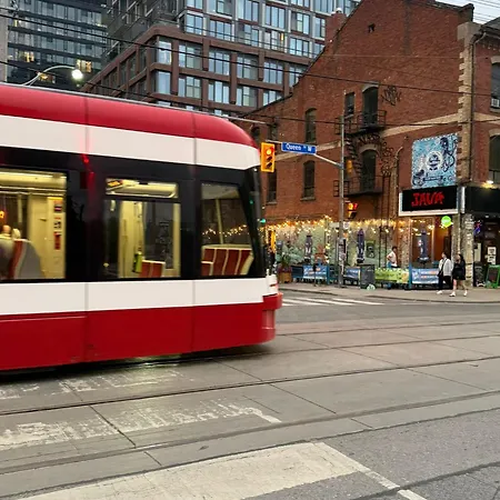 Queen-King St Stay With Private Patio- Unbeatable Location